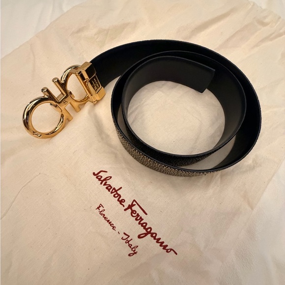 Salvatore Ferragamo Black and Gold Pebbled Belt - Picture 2 of 8